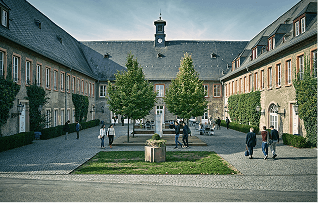 EBS Universität campus